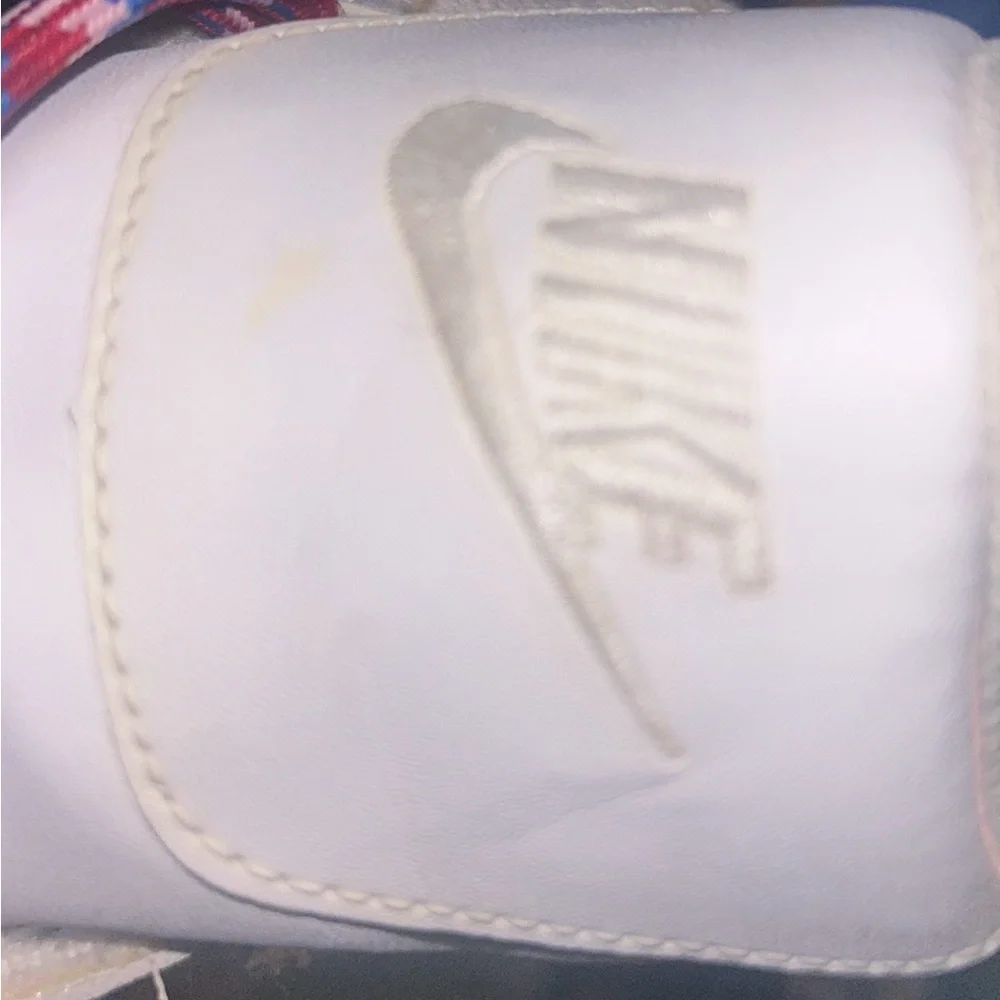 THE NIKE SB DUNK LOW "TRIPLE WHITE" - Picture 6 of 12